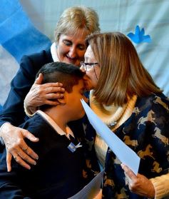 Foto de la galería: Emotiva ceremonia de promesa de lealtad a la Bandera en el Colegio del Carmen