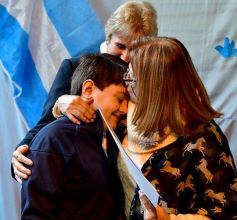 Foto de la galería: Emotiva ceremonia de promesa de lealtad a la Bandera en el Colegio del Carmen