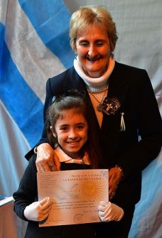 Foto de la galería: Emotiva ceremonia de promesa de lealtad a la Bandera en el Colegio del Carmen