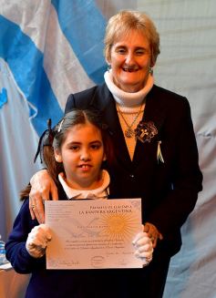 Foto de la galería: Emotiva ceremonia de promesa de lealtad a la Bandera en el Colegio del Carmen