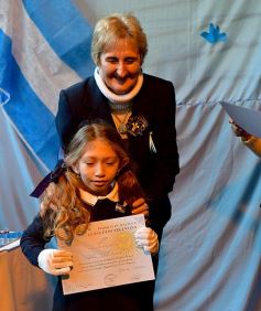 Foto de la galería: Emotiva ceremonia de promesa de lealtad a la Bandera en el Colegio del Carmen