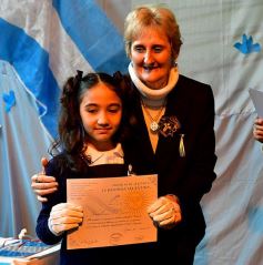 Foto de la galería: Emotiva ceremonia de promesa de lealtad a la Bandera en el Colegio del Carmen