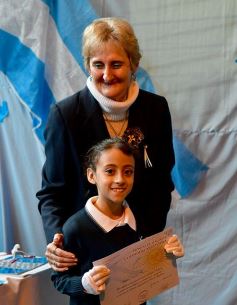 Foto de la galería: Emotiva ceremonia de promesa de lealtad a la Bandera en el Colegio del Carmen