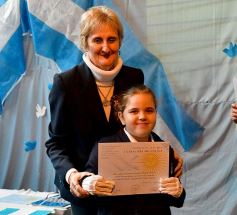 Foto de la galería: Emotiva ceremonia de promesa de lealtad a la Bandera en el Colegio del Carmen