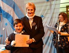 Foto de la galería: Emotiva ceremonia de promesa de lealtad a la Bandera en el Colegio del Carmen
