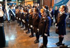 Foto de la galería: Emotiva ceremonia de promesa de lealtad a la Bandera en el Colegio del Carmen