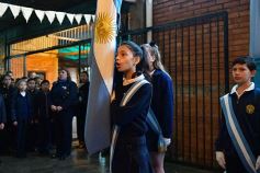 Foto de la galería: Emotiva ceremonia de promesa de lealtad a la Bandera en el Colegio del Carmen