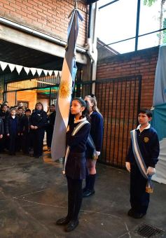 Foto de la galería: Emotiva ceremonia de promesa de lealtad a la Bandera en el Colegio del Carmen