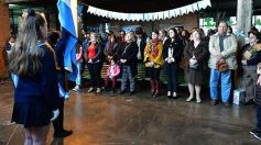 Foto de la galería: Emotiva ceremonia de promesa de lealtad a la Bandera en el Colegio del Carmen