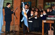 Foto de la galería: Emotiva ceremonia de promesa de lealtad a la Bandera en el Colegio del Carmen