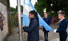 Foto de la galería: Emotiva ceremonia de promesa de lealtad a la Bandera en el Colegio del Carmen