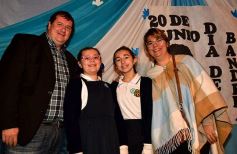 Foto de la galería: Emotiva ceremonia de promesa de lealtad a la Bandera en el Colegio del Carmen