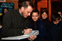 Foto de la galería: Emotiva ceremonia de promesa de lealtad a la Bandera en el Colegio del Carmen