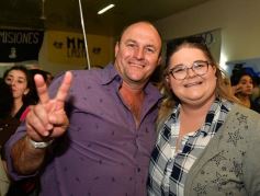 Foto de la galería: Alberto Fernández compartió sus propuestas con sus partidarios en un colmado edificio del PJ misionero