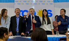 Foto de la galería: Alberto Fernández compartió sus propuestas con sus partidarios en un colmado edificio del PJ misionero