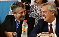 Foto de la galería: Alberto Fernández compartió sus propuestas con sus partidarios en un colmado edificio del PJ misionero