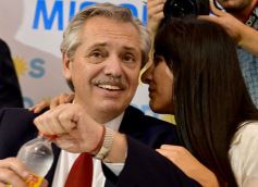 Foto de la galería: Alberto Fernández compartió sus propuestas con sus partidarios en un colmado edificio del PJ misionero