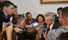 Foto de la galería: Alberto Fernández compartió sus propuestas con sus partidarios en un colmado edificio del PJ misionero