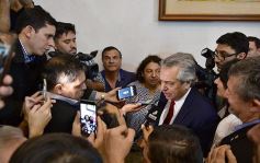 Foto de la galería: Alberto Fernández compartió sus propuestas con sus partidarios en un colmado edificio del PJ misionero