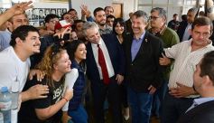 Foto de la galería: Alberto Fernández compartió sus propuestas con sus partidarios en un colmado edificio del PJ misionero
