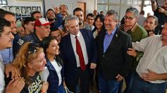 Foto de la galería: Alberto Fernández compartió sus propuestas con sus partidarios en un colmado edificio del PJ misionero