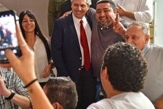 Foto de la galería: Alberto Fernández compartió sus propuestas con sus partidarios en un colmado edificio del PJ misionero