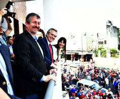 Foto de la galería: Alberto Fernández compartió sus propuestas con sus partidarios en un colmado edificio del PJ misionero