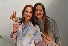 Foto de la galería: Alberto Fernández compartió sus propuestas con sus partidarios en un colmado edificio del PJ misionero