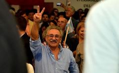 Foto de la galería: Alberto Fernández compartió sus propuestas con sus partidarios en un colmado edificio del PJ misionero