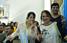 Foto de la galería: Alberto Fernández compartió sus propuestas con sus partidarios en un colmado edificio del PJ misionero