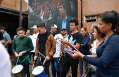 Foto de la galería: Alberto Fernández compartió sus propuestas con sus partidarios en un colmado edificio del PJ misionero