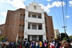 Foto de la galería: Alberto Fernández compartió sus propuestas con sus partidarios en un colmado edificio del PJ misionero