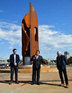 Foto de la galería: La EBY inauguró la escultura “Ñañuã” en Posadas