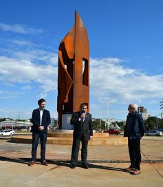 Foto de la galería: La EBY inauguró la escultura “Ñañuã” en Posadas