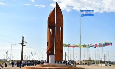 Foto de la galería: La EBY inauguró la escultura “Ñañuã” en Posadas