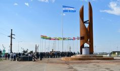 Foto de la galería: La EBY inauguró la escultura “Ñañuã” en Posadas