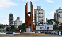 Foto de la galería: La EBY inauguró la escultura “Ñañuã” en Posadas
