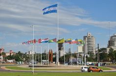 Foto de la galería: La EBY inauguró la escultura “Ñañuã” en Posadas