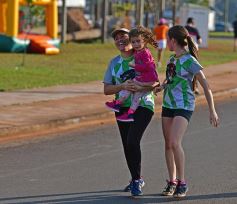 Foto de la galería: Hubo más de 700 participantes en la Maratón Solidaria por los 51 años de Energía de Misiones