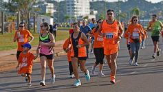 Foto de la galería: Hubo más de 700 participantes en la Maratón Solidaria por los 51 años de Energía de Misiones
