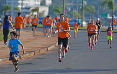 Foto de la galería: Hubo más de 700 participantes en la Maratón Solidaria por los 51 años de Energía de Misiones