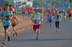 Foto de la galería: Hubo más de 700 participantes en la Maratón Solidaria por los 51 años de Energía de Misiones