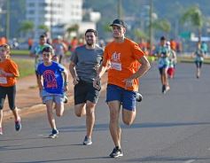 Foto de la galería: Hubo más de 700 participantes en la Maratón Solidaria por los 51 años de Energía de Misiones