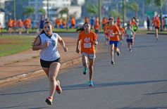 Foto de la galería: Hubo más de 700 participantes en la Maratón Solidaria por los 51 años de Energía de Misiones