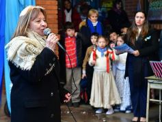 Foto de la galería: Emocionante acto por el Día de la Independencia en el Colegio del Carmen