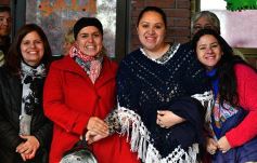 Foto de la galería: Emocionante acto por el Día de la Independencia en el Colegio del Carmen