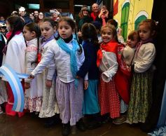 Foto de la galería: Emocionante acto por el Día de la Independencia en el Colegio del Carmen