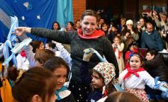 Foto de la galería: Emocionante acto por el Día de la Independencia en el Colegio del Carmen