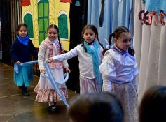 Foto de la galería: Emocionante acto por el Día de la Independencia en el Colegio del Carmen