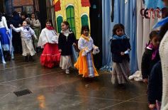 Foto de la galería: Emocionante acto por el Día de la Independencia en el Colegio del Carmen